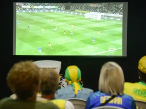 O atributo alt desta imagem está vazio. O nome do arquivo é expectativa-copa-do-mundo.webp
Empreendedores esperam movimento grande durante os jogos do Brasil na Copa do Mundo. Foto: Tomaz Silva/Agência Brasil