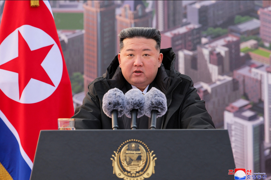 Coreia do Norte intensifica capacidades militares ao incluir destróier em exercícios com EUA, Coreia do Sul e Japão